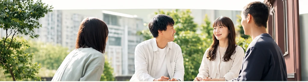 対話しながらアイデアを話し合う人たちのイメージ写真
